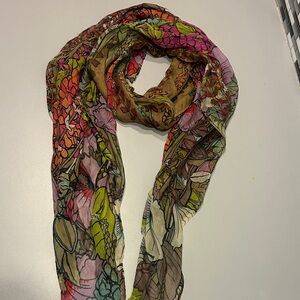 Echo Vibrant Leaf Pattern Scarf